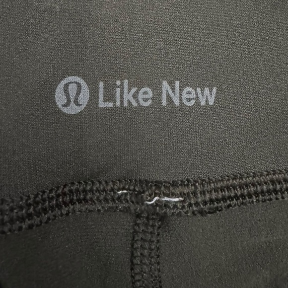 Lululemon Reveal Crop Dark Olive Green Mesh Panels Stretchy Leggings XS - Picture 3 of 13